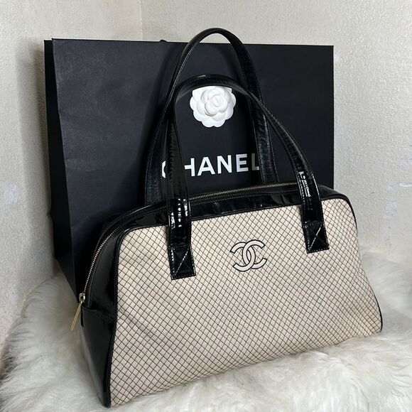 💯Authentic Chanel Cream & Black Patent Leather & Knit Quilted Bowler Bag🍀 - Picture 13 of 17